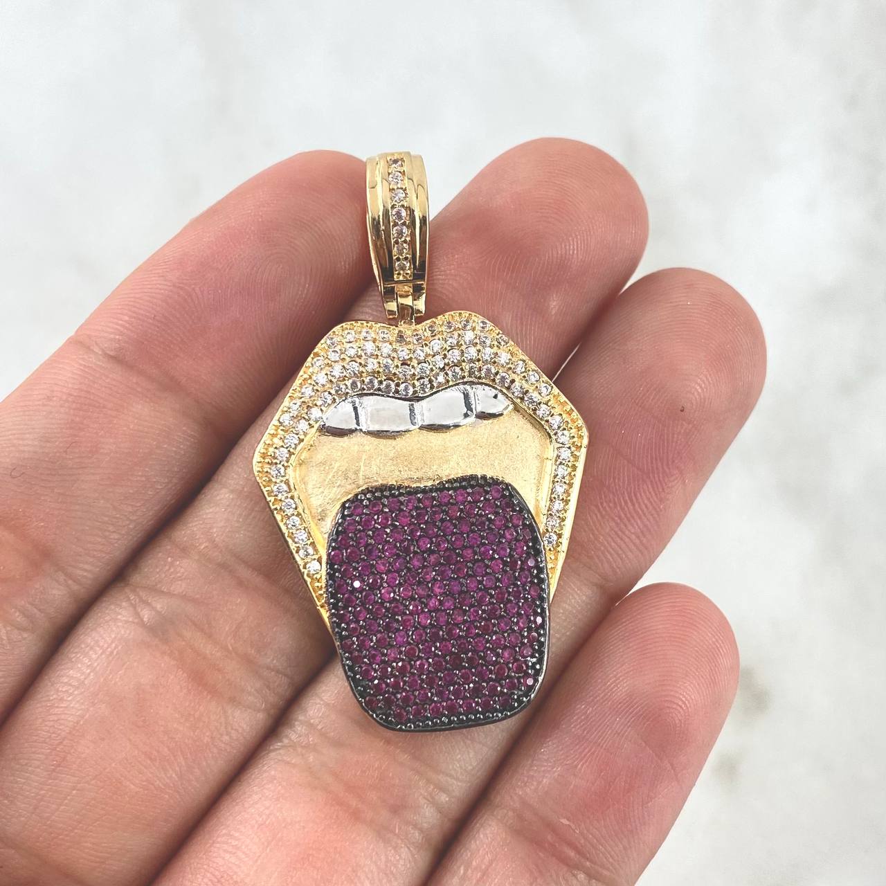 Pendant Tongue 7.9gr / 4cm / White Fuchsia Zircons Two Yellow White Golds