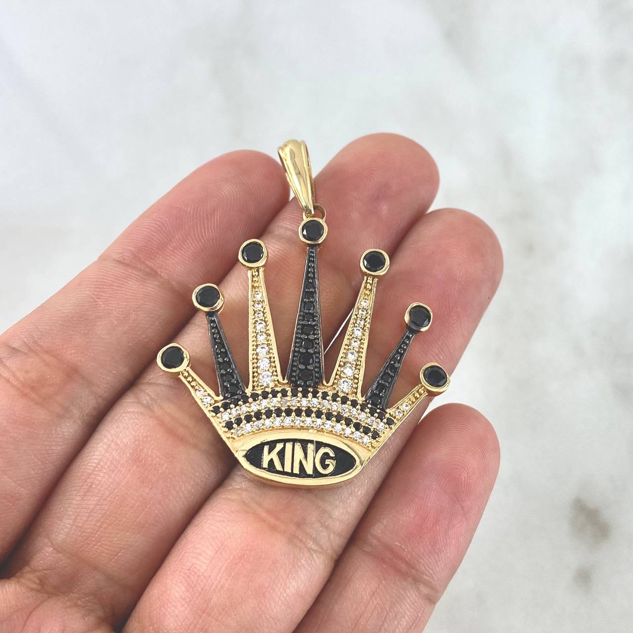 Pendant Corona 8.2gr / 4.6cm / White Black Zircons Yellow Gold