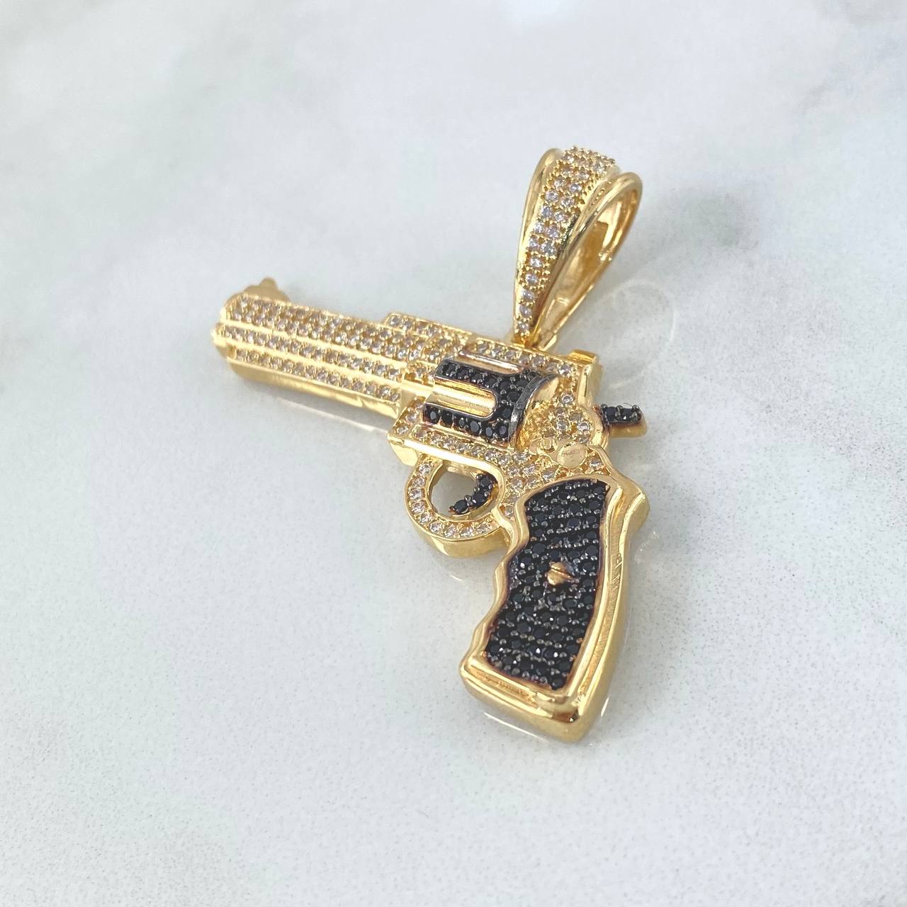 Pendant Revolver Weapon 9.5gr / 4cm / White and Black Zircons Yellow Gold ©