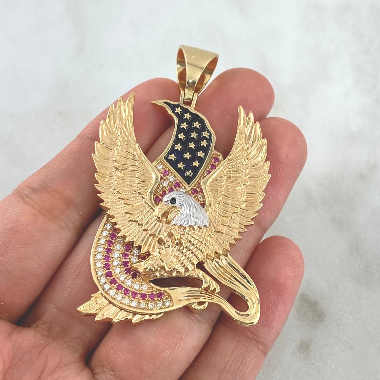 Pendant American Patriotic Eagle 30.8gr / 6.5cm / White and Fuchsia Zircons Two Yellows Gold White ©
