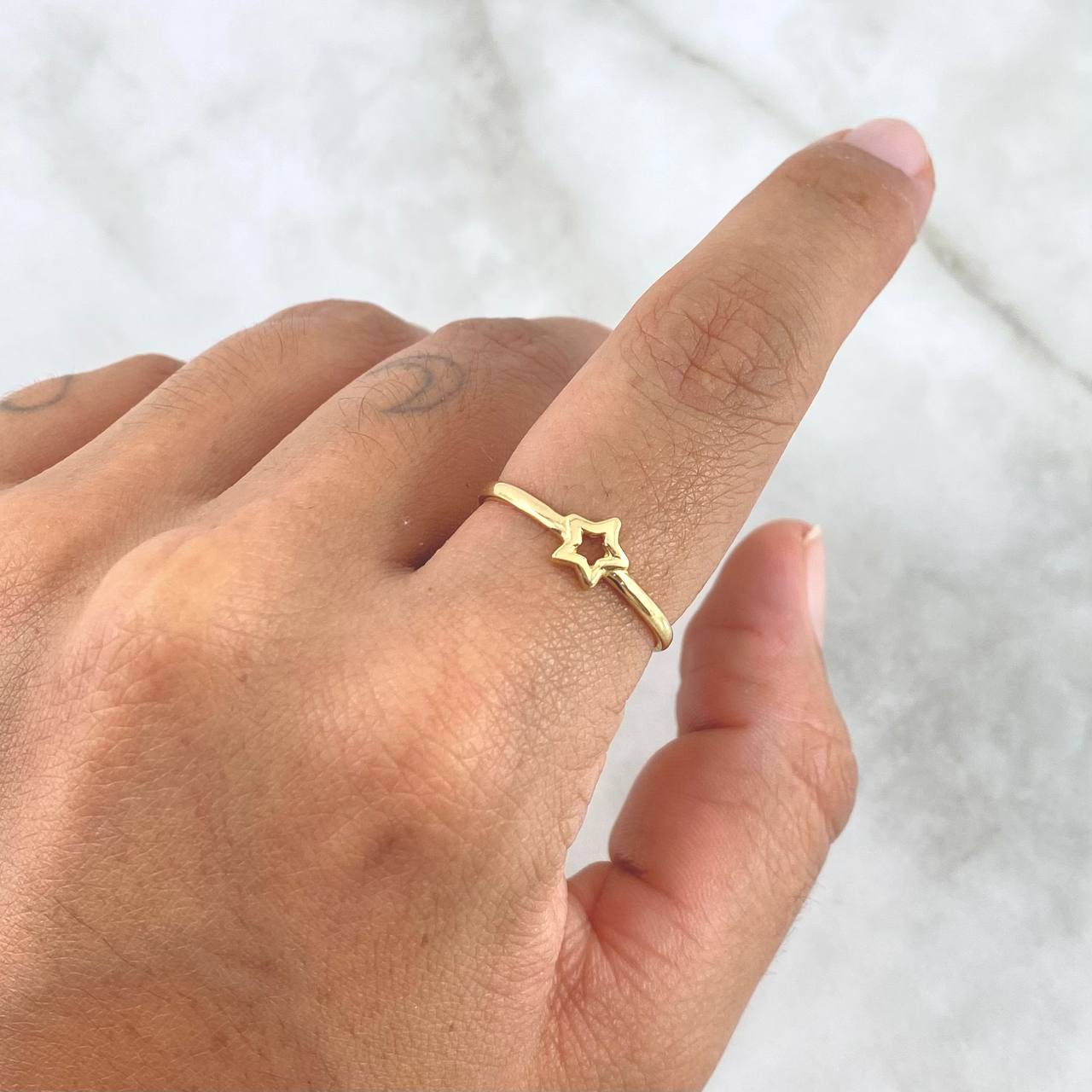 Star Silhouette Ring 1.5gr / Size 7 3/4 / Yellow Gold