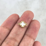 Charm Trébol VCyA 0.85gr / 1cm / White Pearl Dotted Yellow Gold