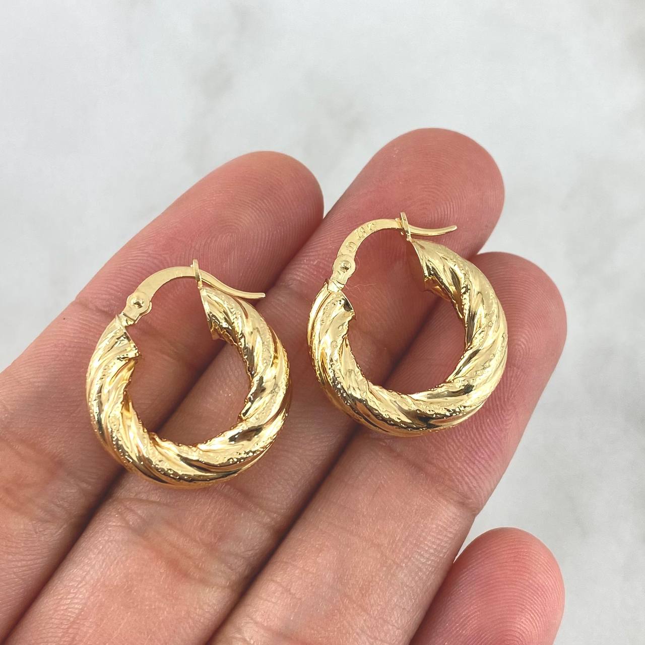 Candongas Anny 3.3gr / 2.1cm / Punteadas Oro Amarillo