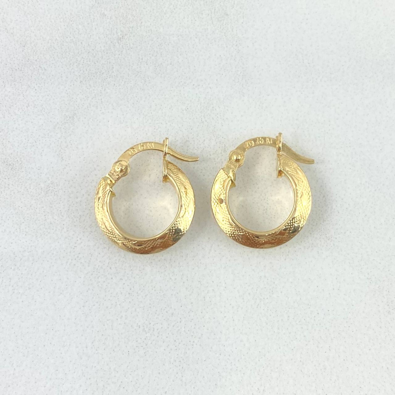 Ciri Hoop Earrings 1.25gr / 1/2 in / 18K Gold ©