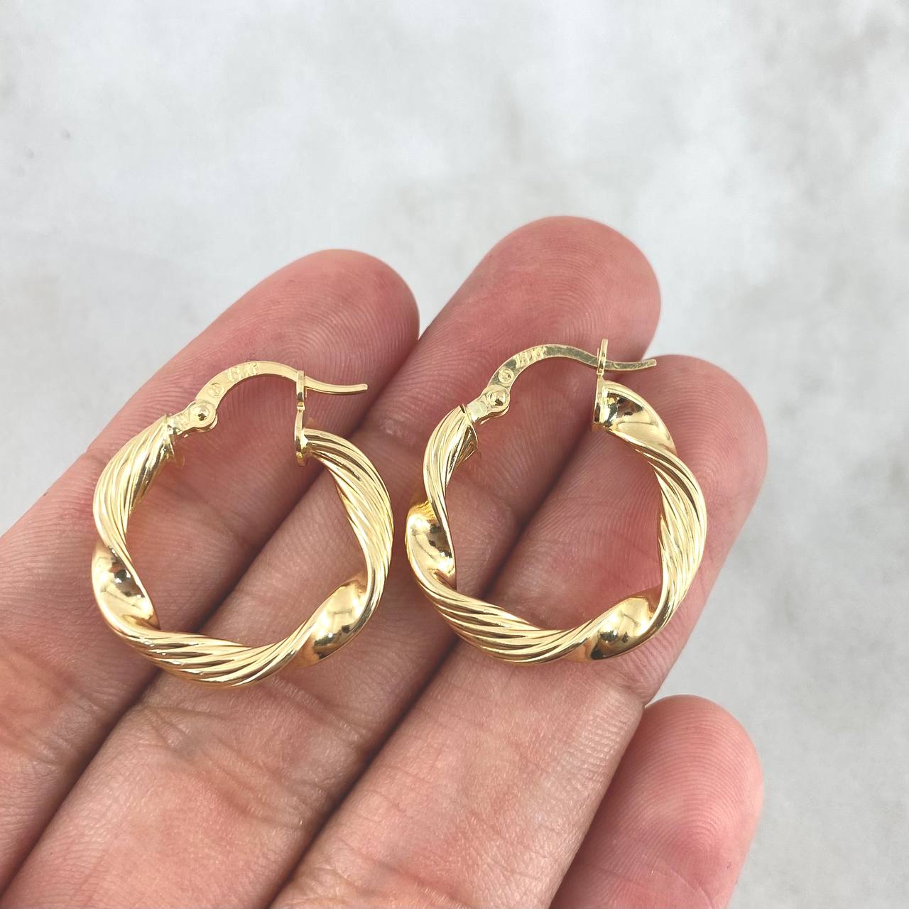 Hoop Earrings Weigh 2.5gr / 2.3cm / Striped Twisted Yellow Gold