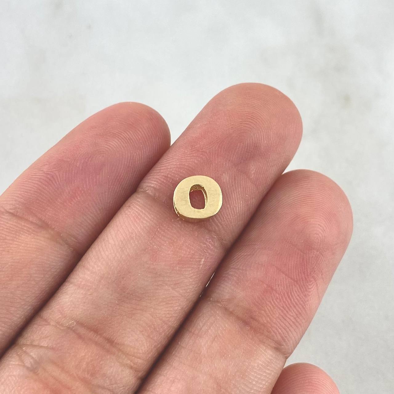 Charm Letter O 0.35gr / 0.5cm / Yellow Gold Drum ©