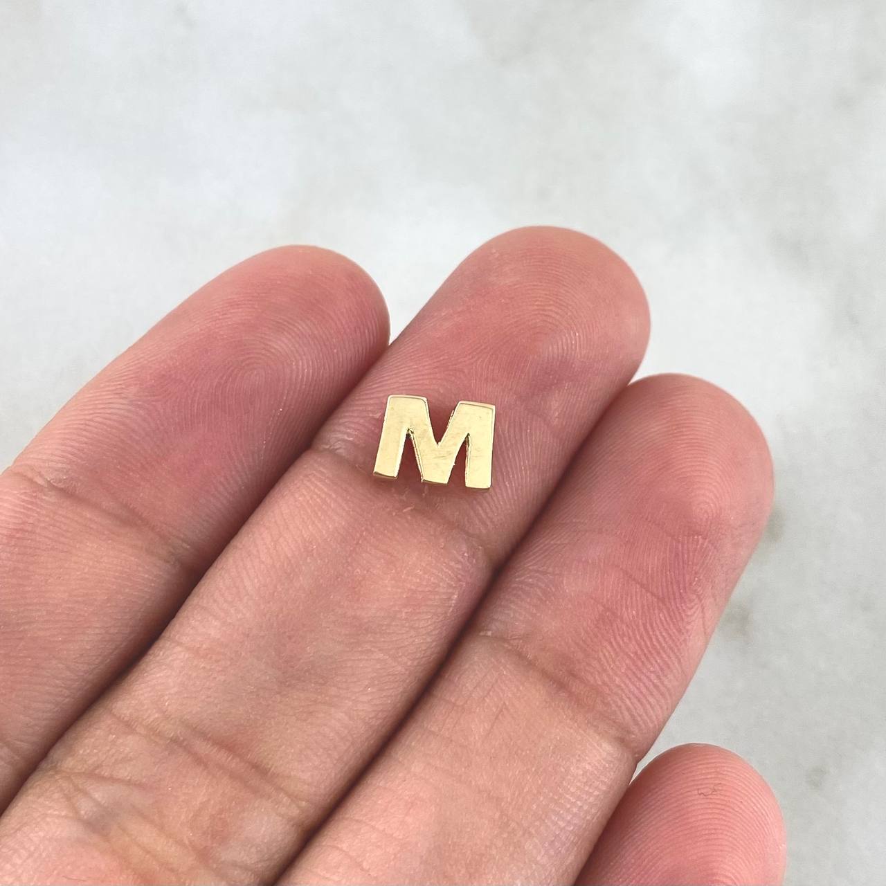 Herraje Letra M 0.45gr / Oro 18K