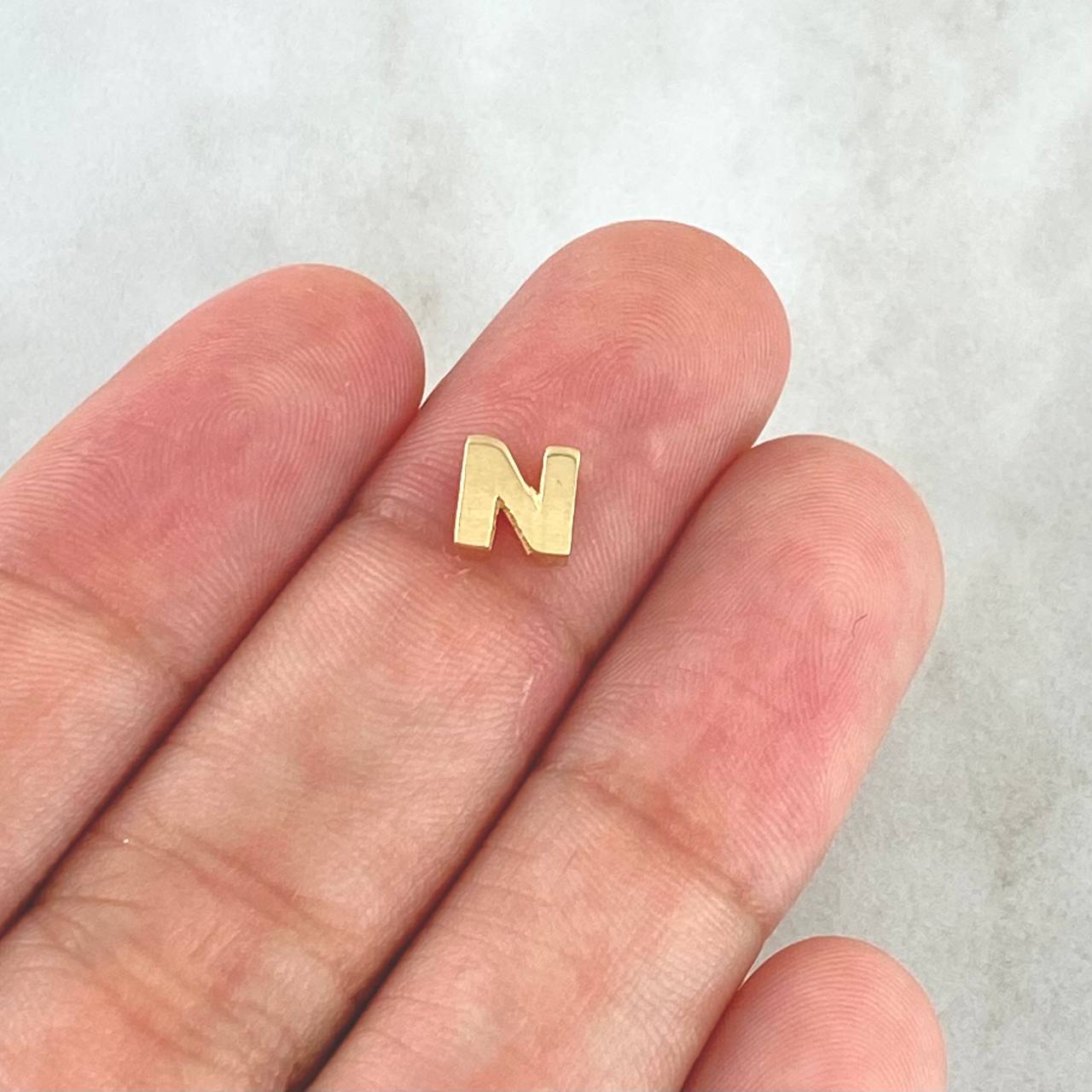 Charm Letter N 0.45g / 1/4 in 18K Yellow Gold