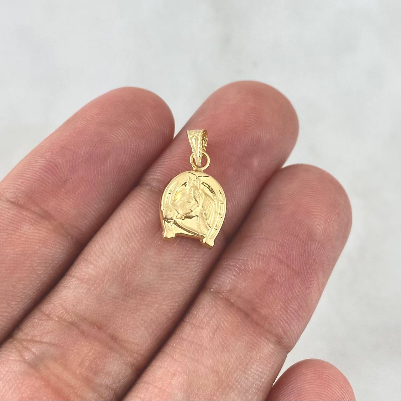 Dije  Herradura Caballo 0.5gr / 1.7cm / Troquelado Oro Amarillo 18K ©