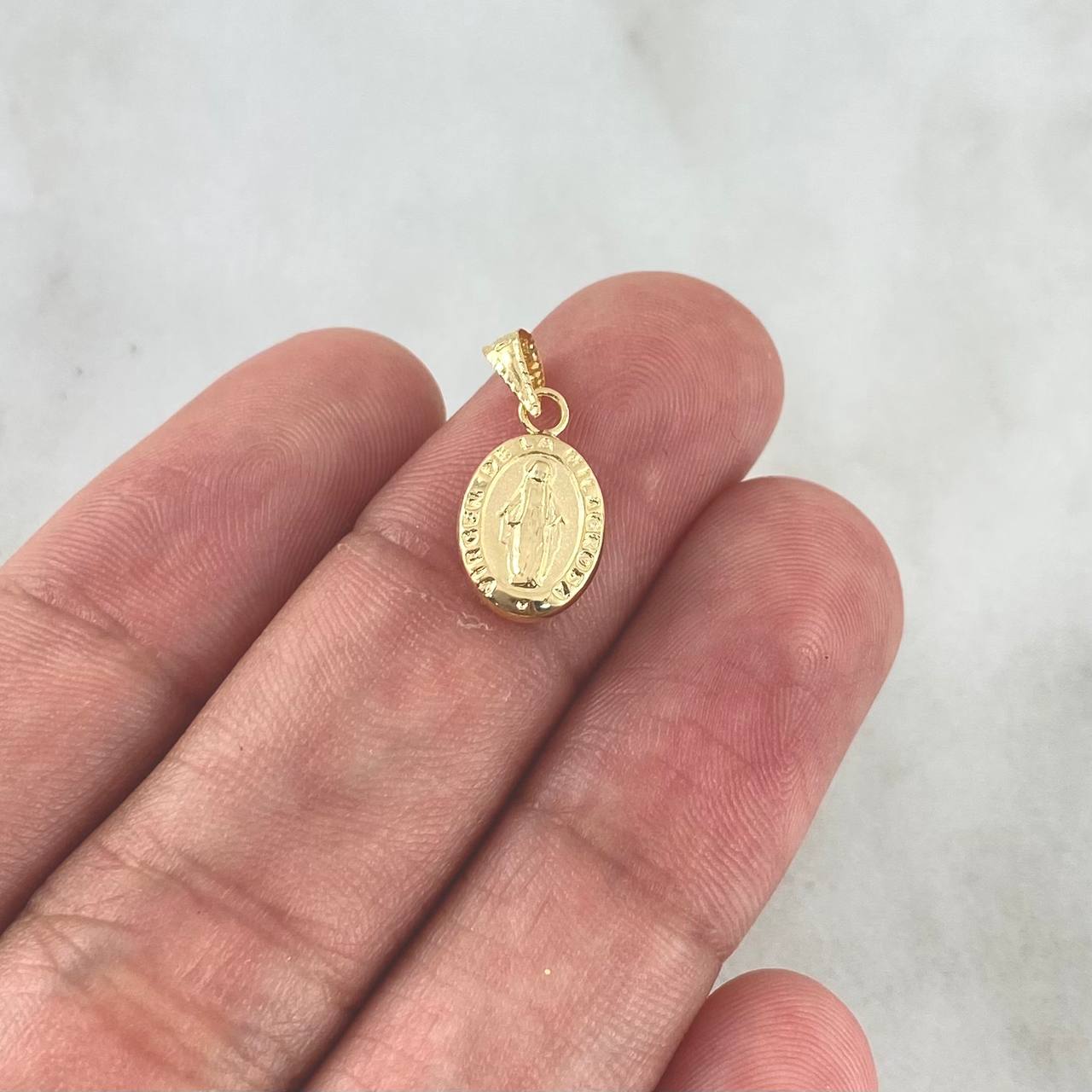 Pendant Virgen Milagrosa 0.45gr / 1.7cm / Stamped Border Charger Yellow Gold