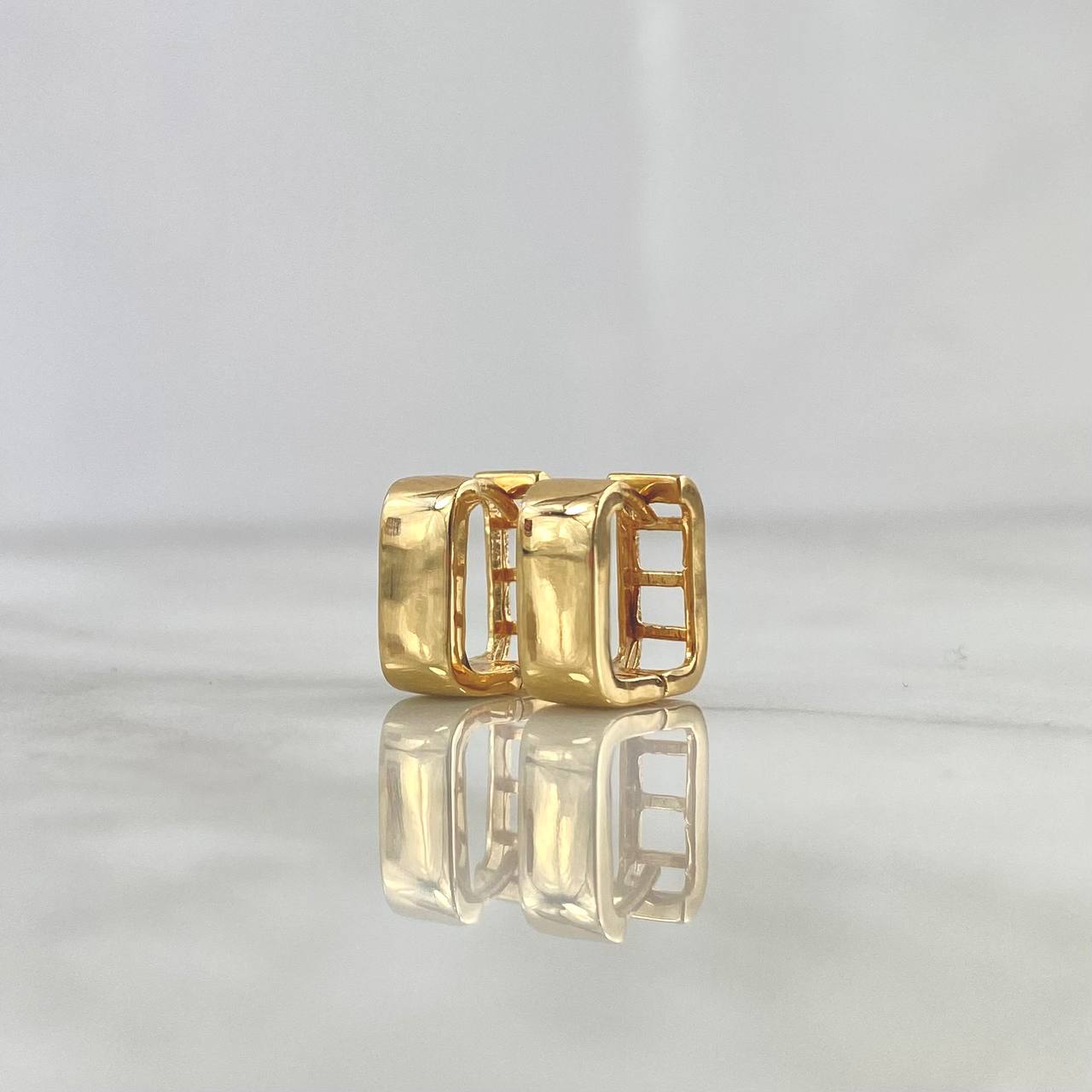 Candongas Lia 3.4gr / 1.1cm / Cuadradas Oro Amarillo