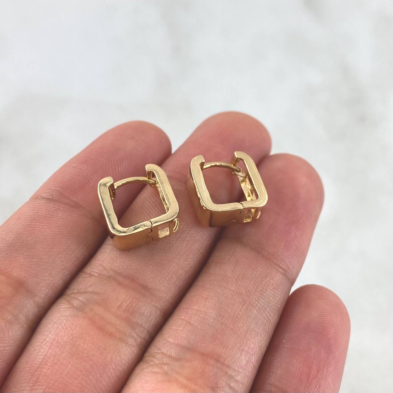 Candongas Lia 3.65gr / 1.1cm / Cuadradas Oro Amarillo