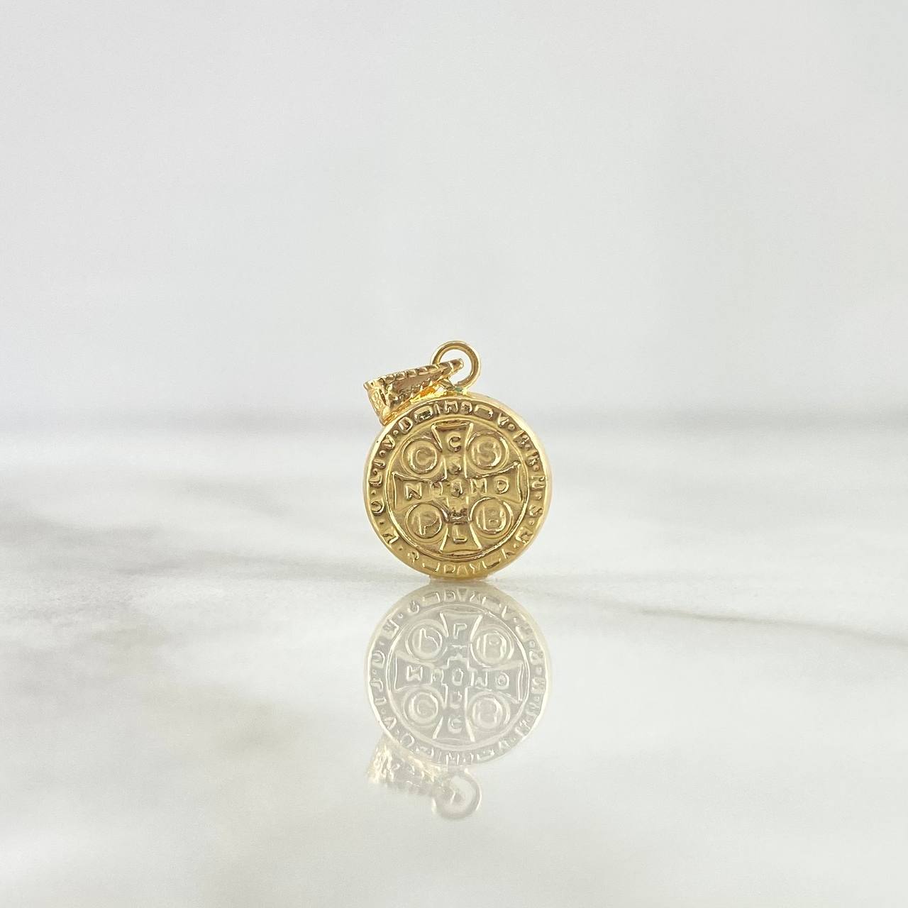 Pendant San Benito 0.8gr / 2cm / Stamped - Yellow Gold Edged Charger