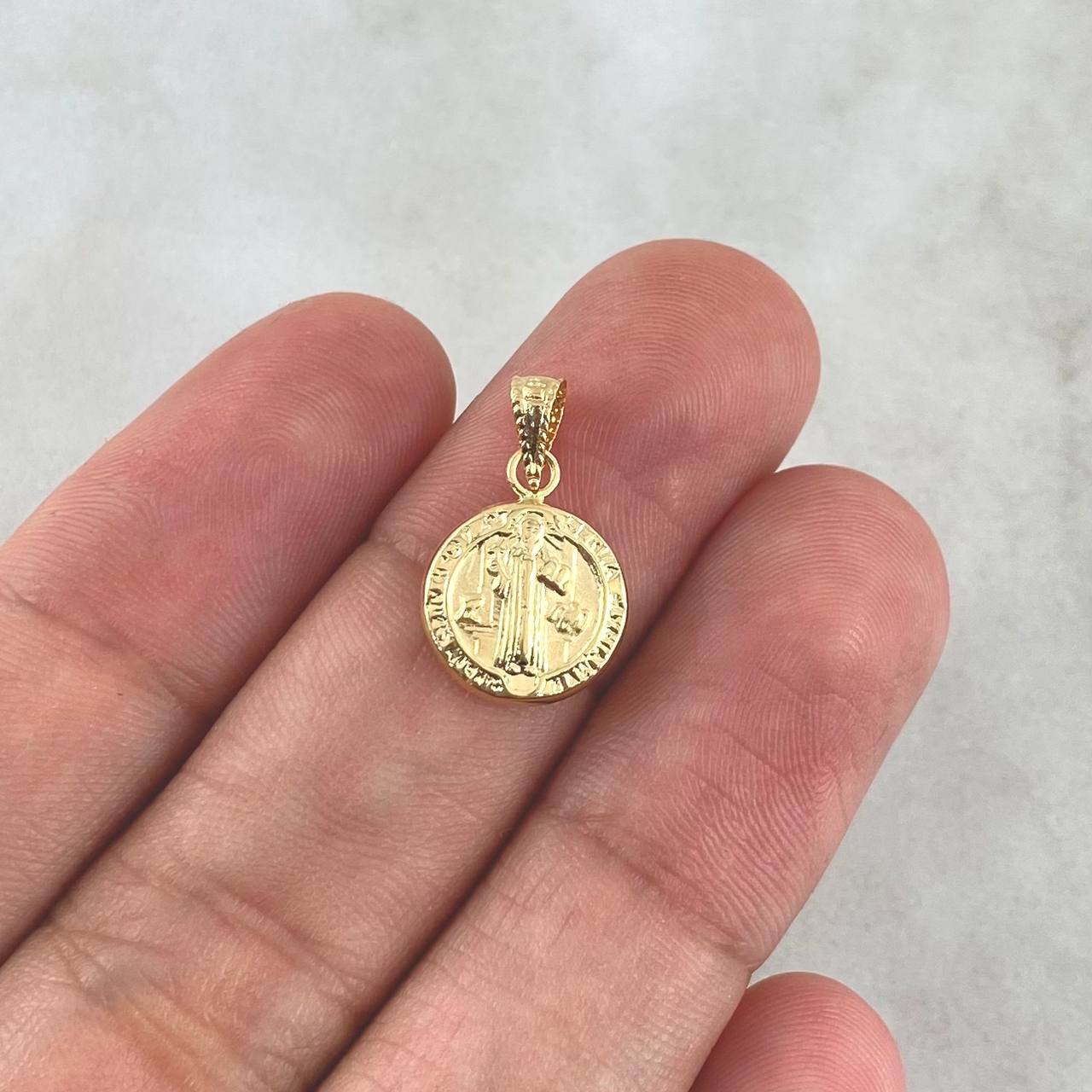 Pendant San Benito 0.8gr / 2cm / Stamped - Yellow Gold Edged Charger