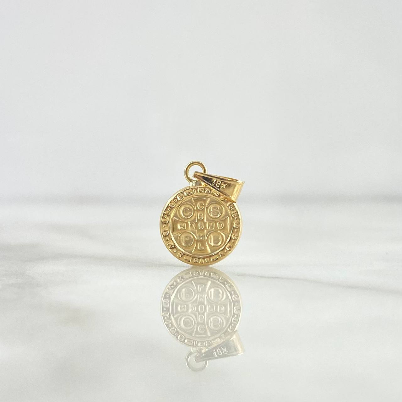 Pendant Saint Benedict 0.55gr / 0.7in / Die-cut 18K Gold *