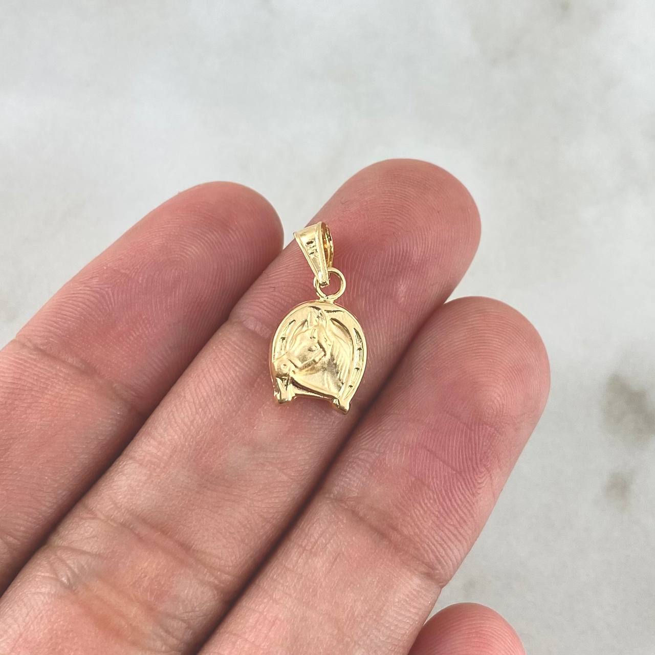 Pendant Horseshoe Horse 0.5gr / 1.7cm / Smooth Charger 18K Yellow Gold ©