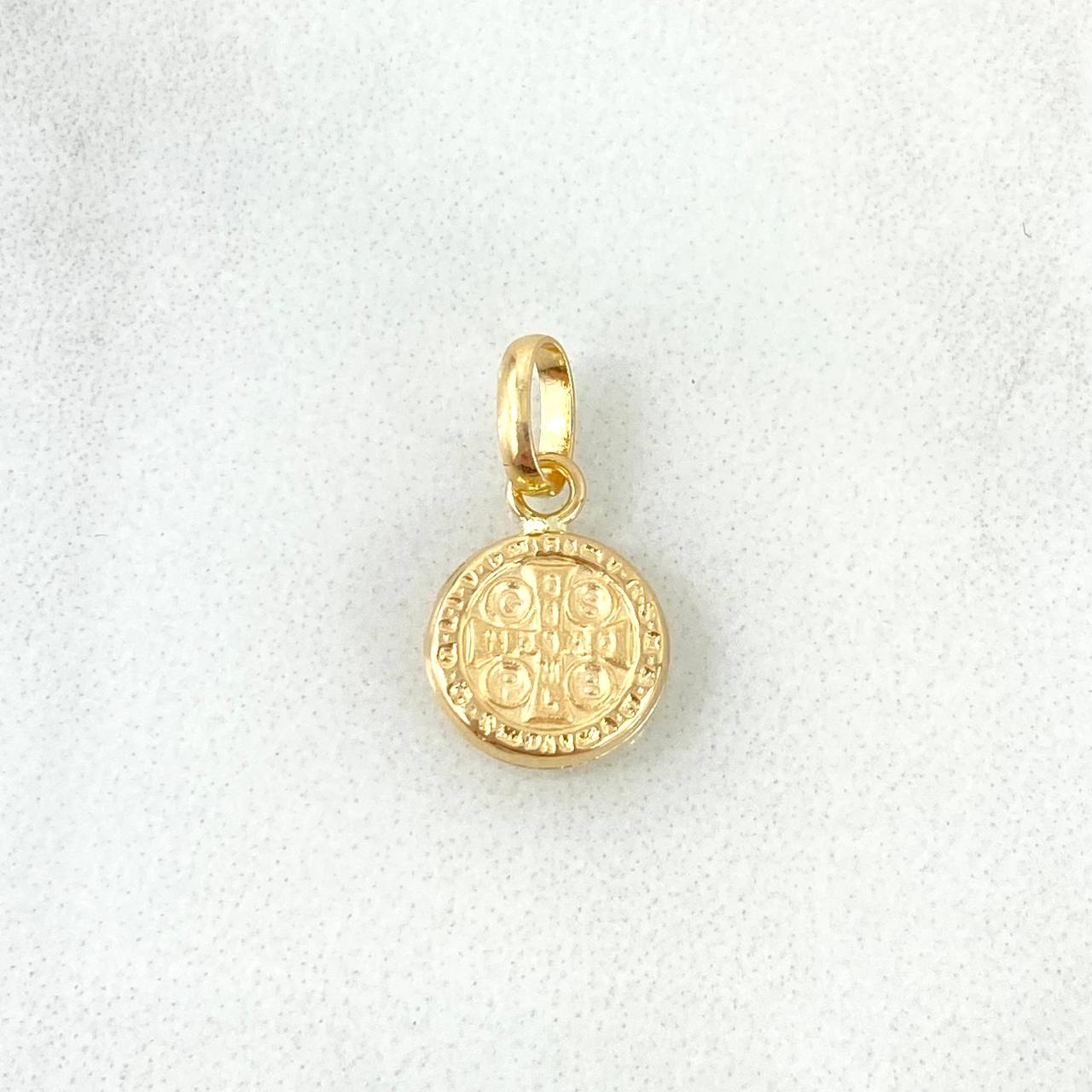 Dije San Benito 0.45gr / 1.5cm / Cargador Liso Oro Amarillo 18K ©