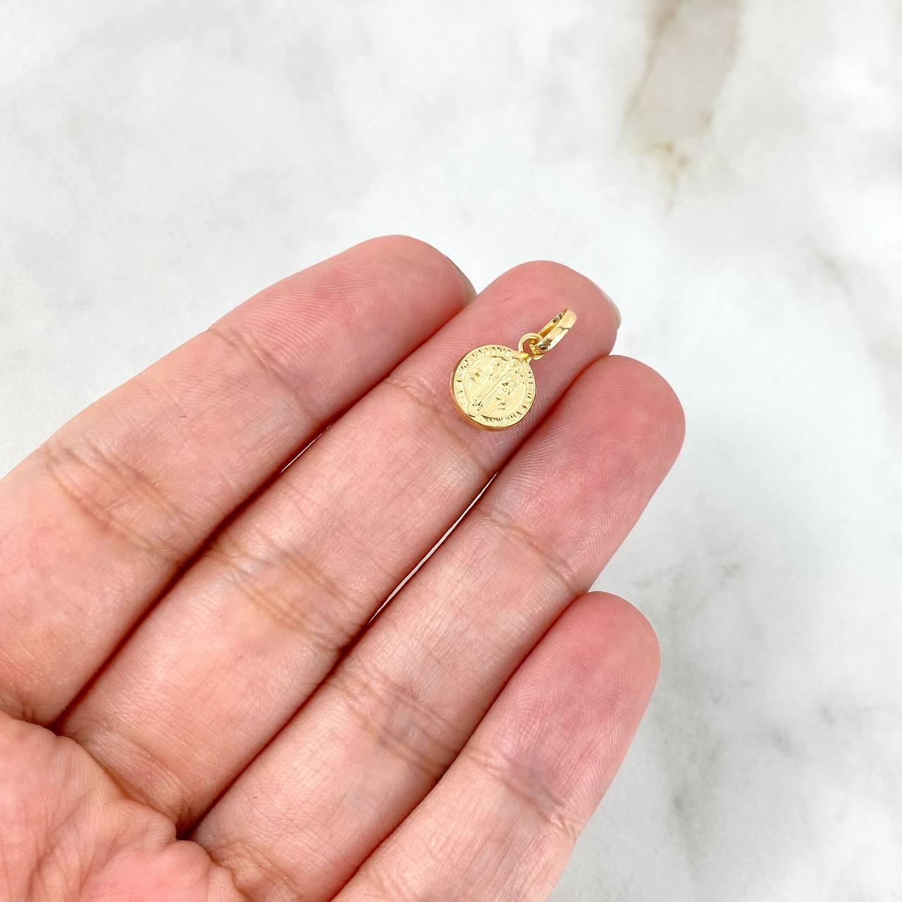 Dije San Benito 0.35gr / 1/2 in / Oro Amarillo 18K *