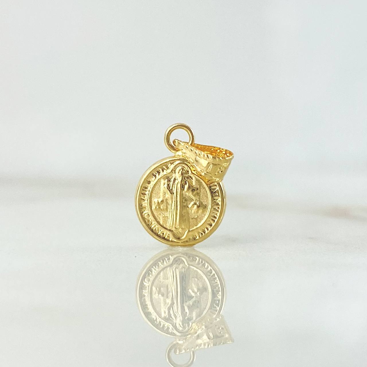 Dije San Benito 0.55gr / 1.7cm / Troqueado Oro Amarillo 18K ©