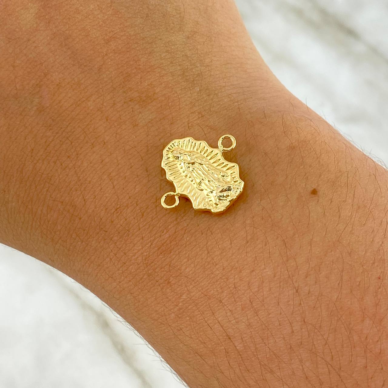 Charm Virgin Guadalupe Silhouette 0.95gr / 1.8cm / Yellow Gold Stamped ©