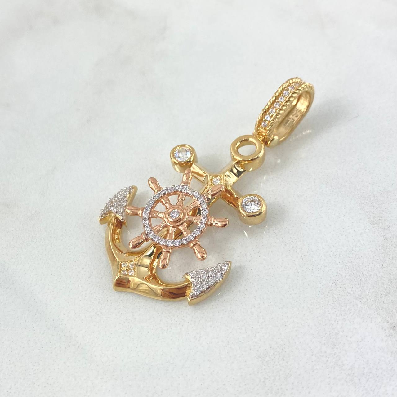 Pendant Anchor Helm 6.45gr / 4.5cm / White Zircons Three Golds ©