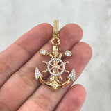 Pendant Anchor Helm 6.45gr / 4.5cm / White Zircons Three Golds ©