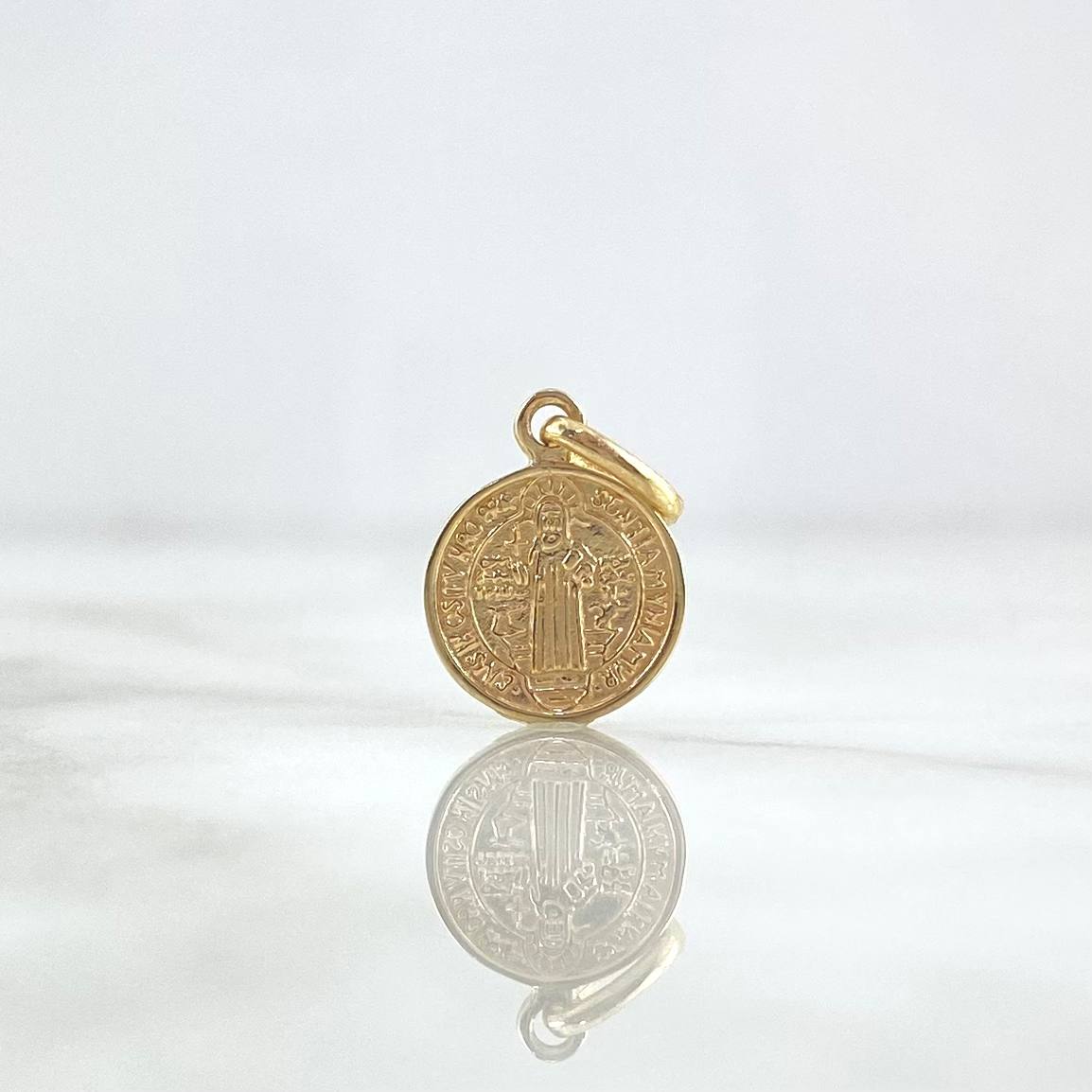 Pendant San Benito 0.95gr / 1.8cm / Flat Medal Yellow Gold ©