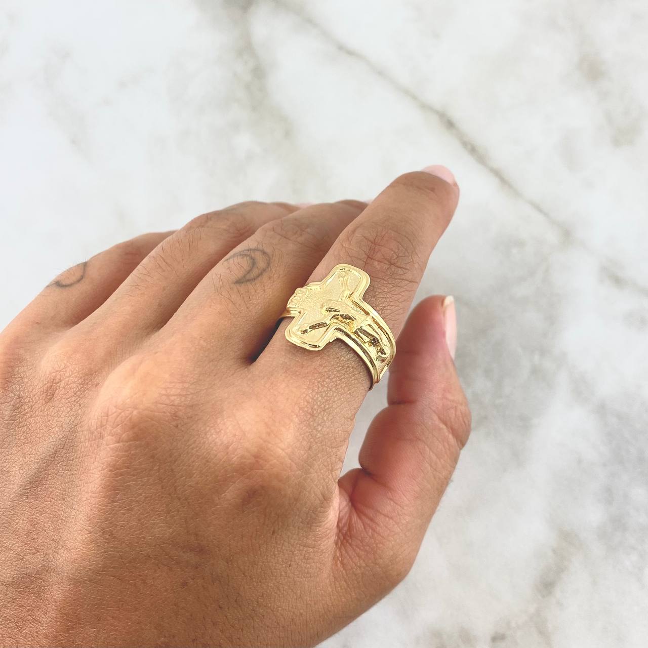 Cross Christ Ring 1.4gr / Size 5 3/4 / Textured 18K Yellow Gold