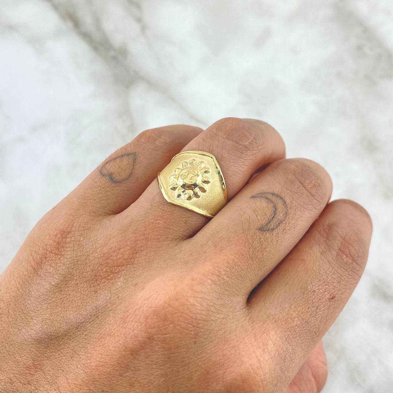 Sun Signet Ring 2gr / Size 7 / Textured Matte 18K Yellow Gold