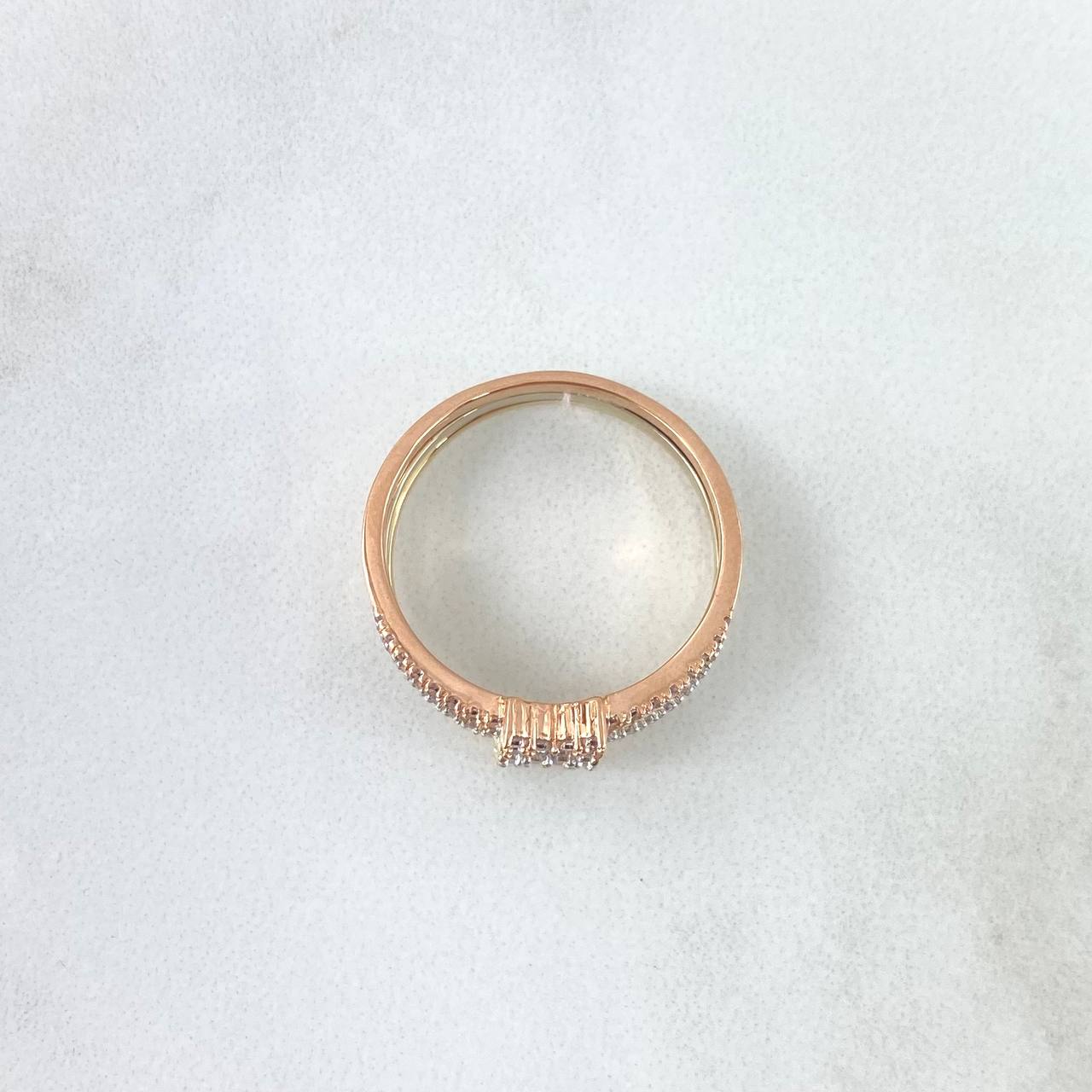 Trio Bow Ring 3.95gr / Size 7 1/2 / White Zircons Three Golds