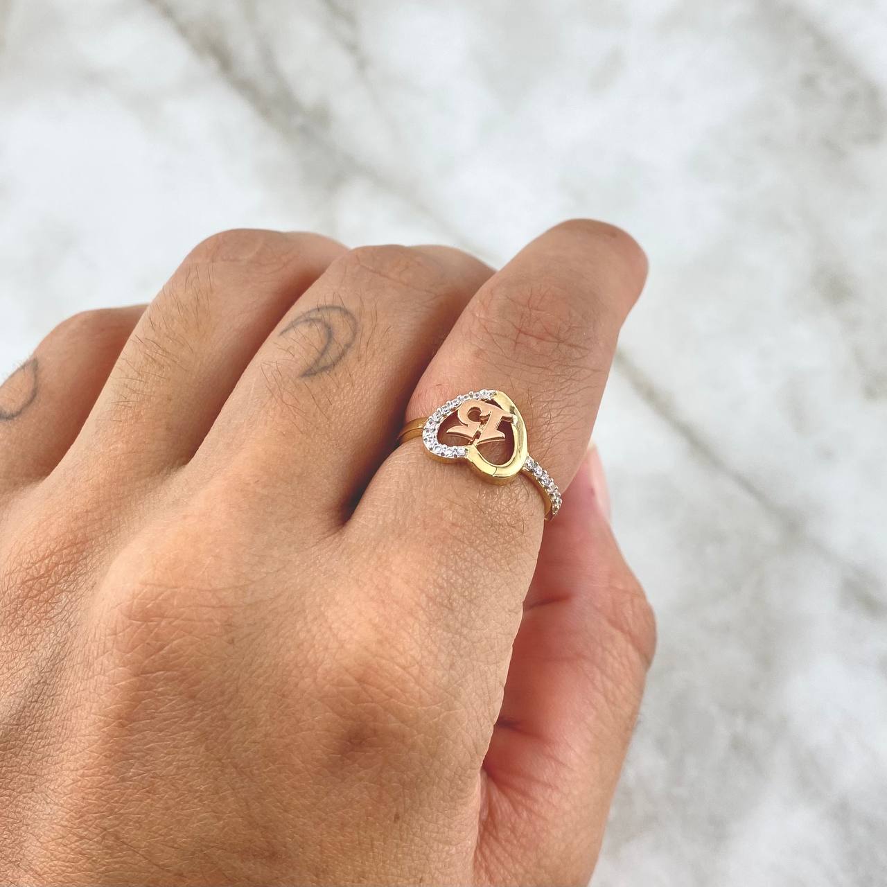 Quince Heart Ring 2.35gr / Size 6 1/4 / White Zircons Two Yellow and Rose Golds ©