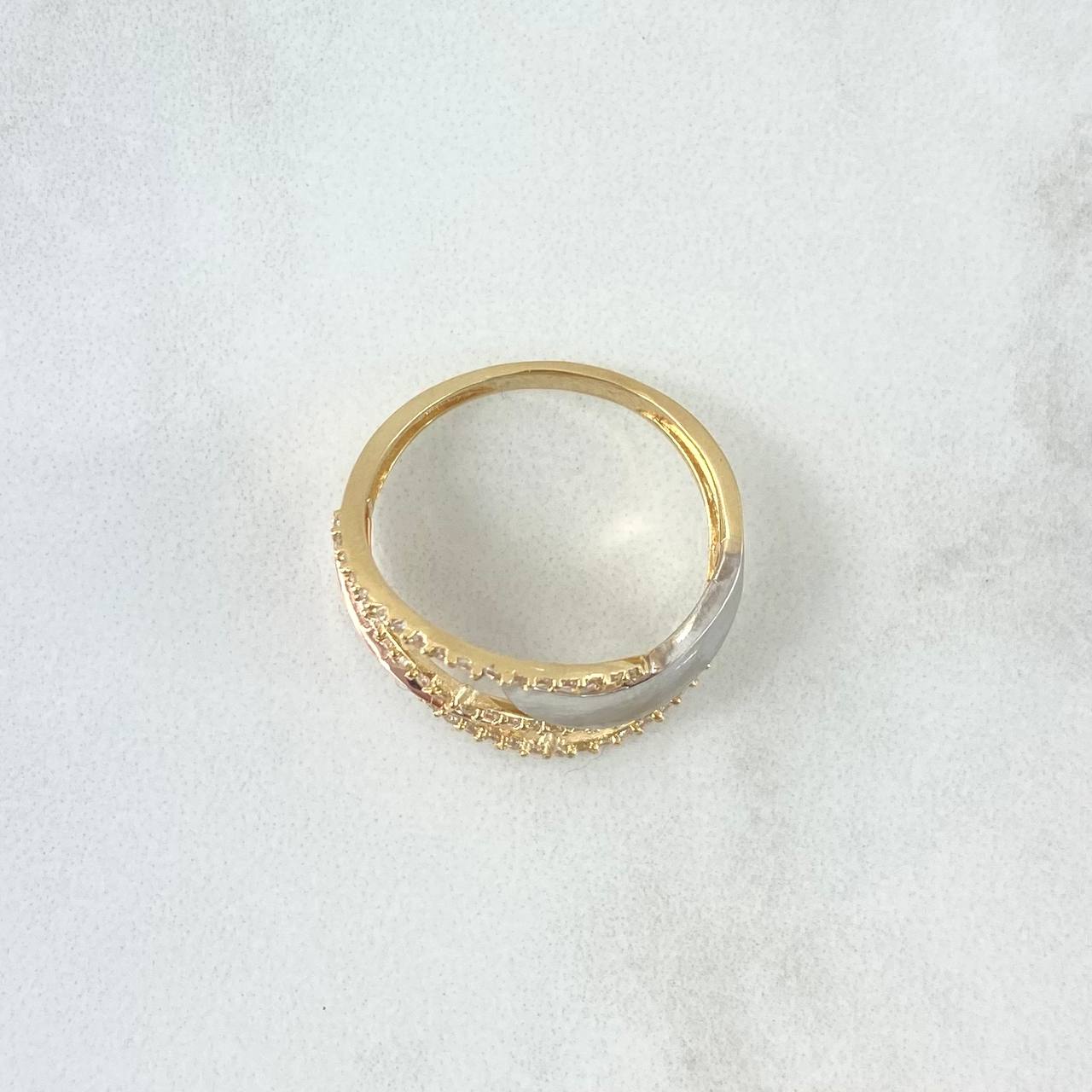 Rustic Wave Ring 3.85gr / Size 8 / White Zircons Three Golds