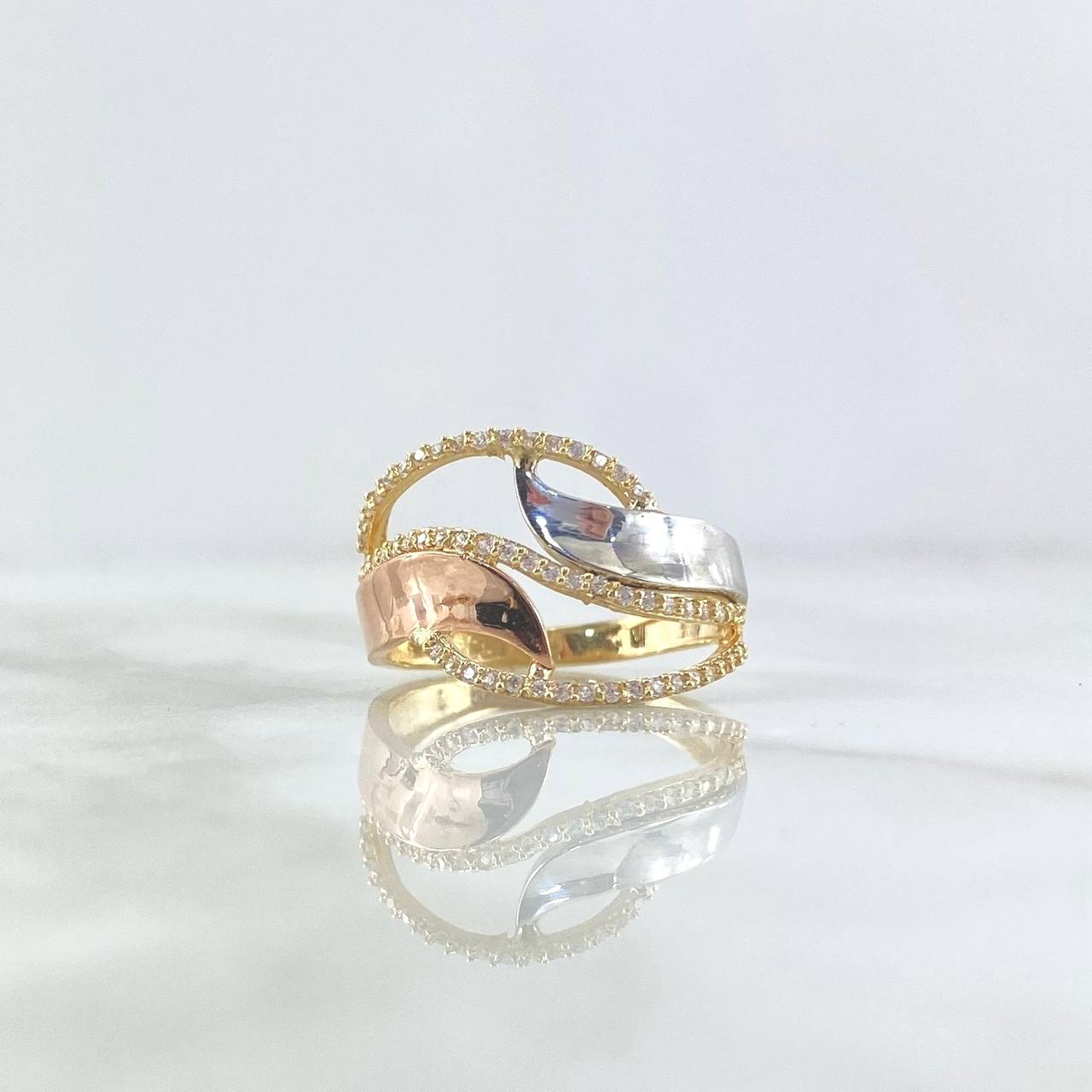 Rustic Wave Ring 3.85gr / Size 8 / White Zircons Three Golds