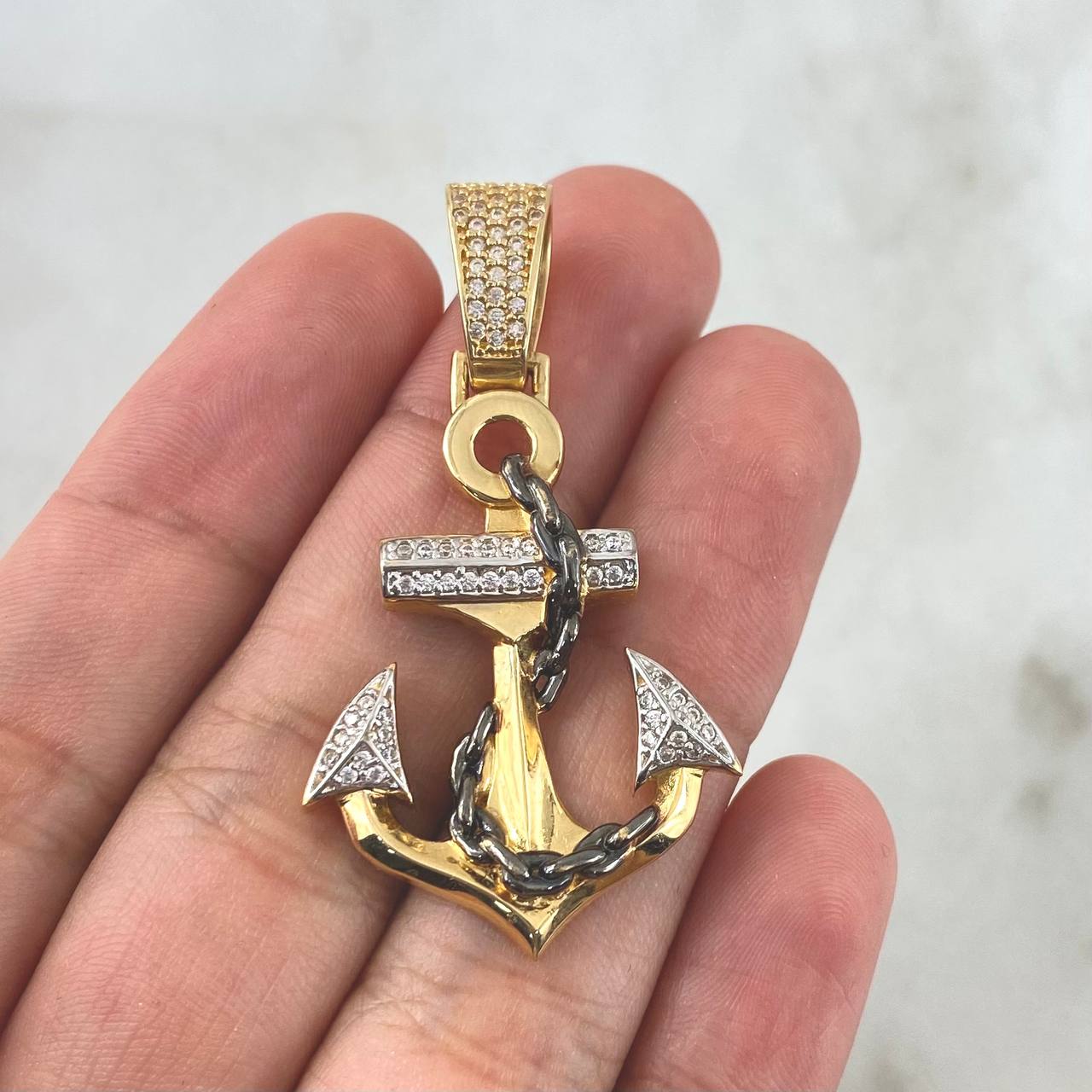 Pendant Anchor Loop 7.45gr / 4.5cm / White Zircons Two-tone Yellow and White Gold