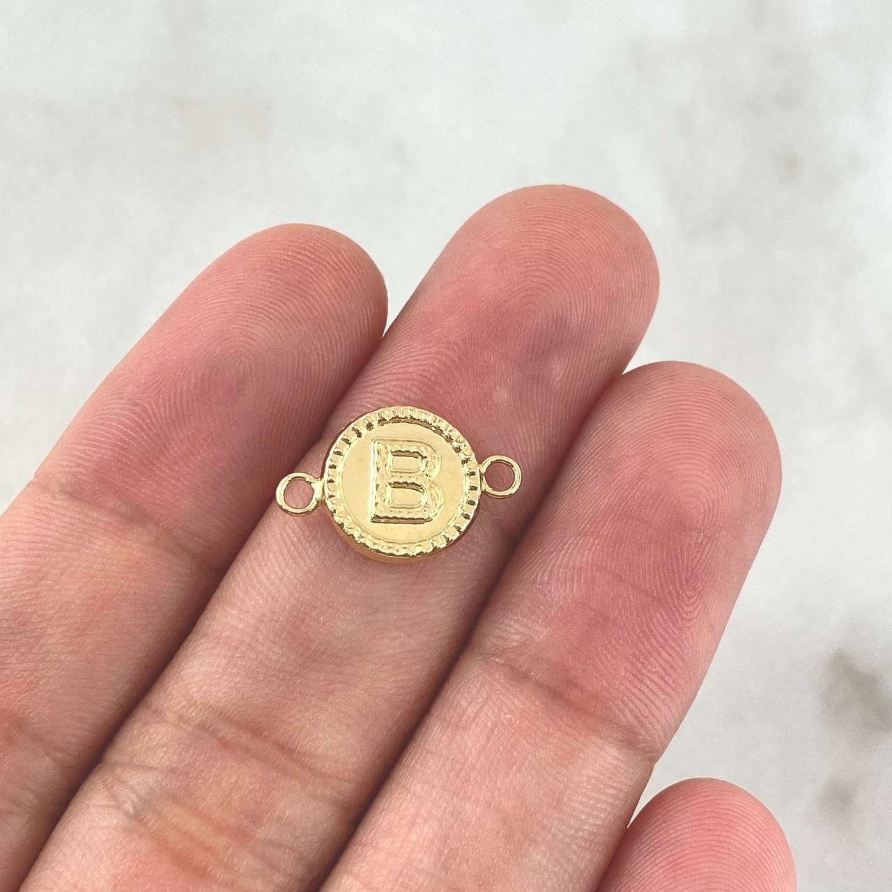 Herraje Letra B 0.5gr / 1.6cm / Circular Bordeado Oro Amarillo