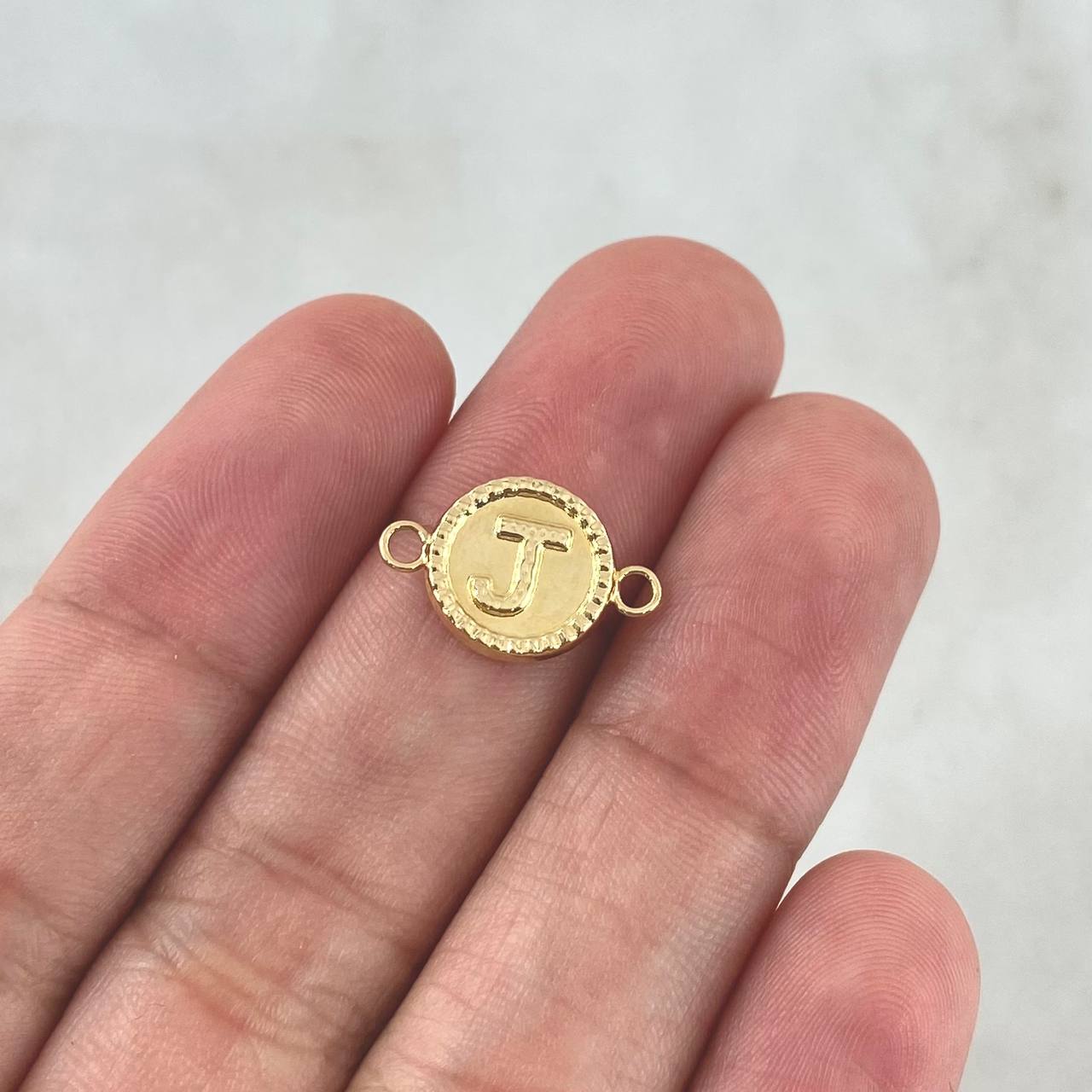 Charm Letter J 0.65gr / 0.7in / Bordered Circle 18K Gold ©