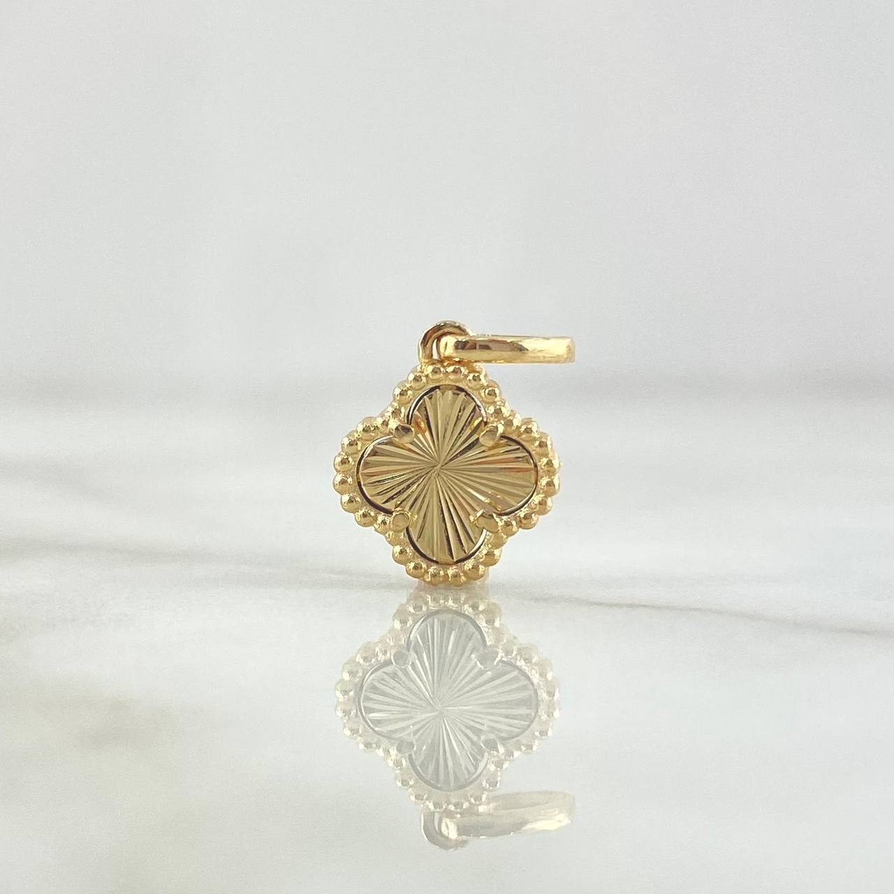 Pendant Clover VCyA 1.35gr / 1.8cm / Diamond Cut Punteado Oro Amarillo 18K ©