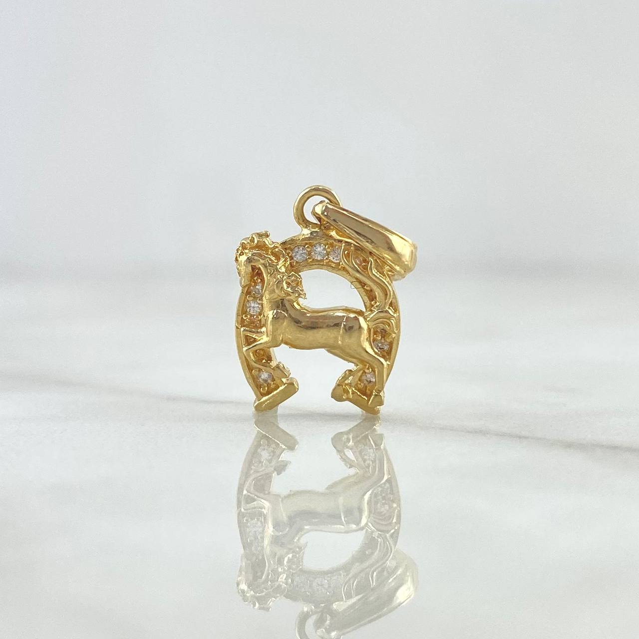 Dije Herradura Caballo Relieve 1.85gr / 2.2cm / Circones Blancos Oro Amarillo