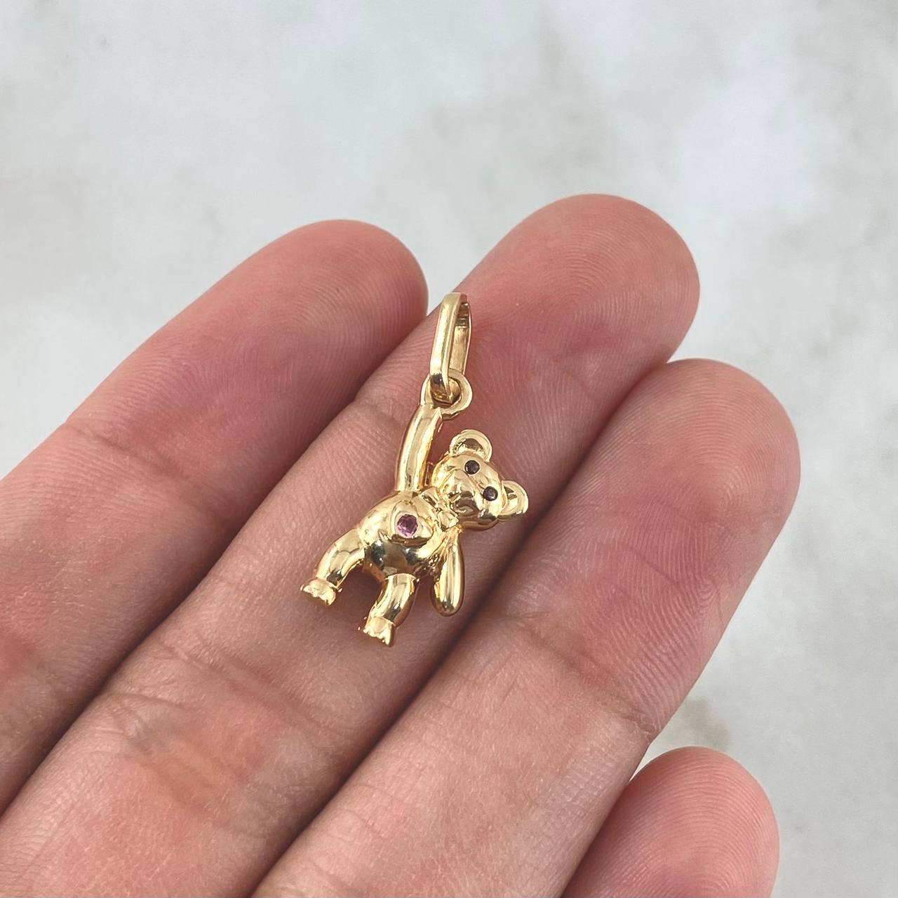 Pendant Bear Little Hand Up 1.85gr / 2.4cm / Pink Zircon Heart - Yellow Gold Coffees ©