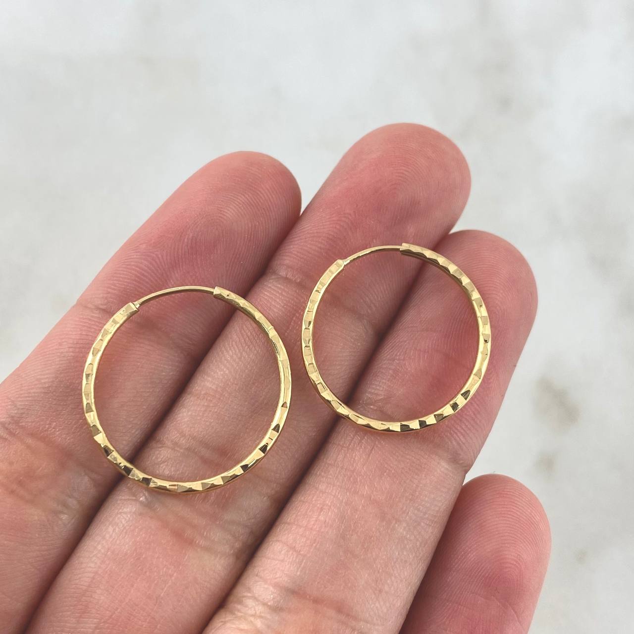 Candongas Aro Rayado 1.25gr / 2.2cm / Oro Amarillo 18K