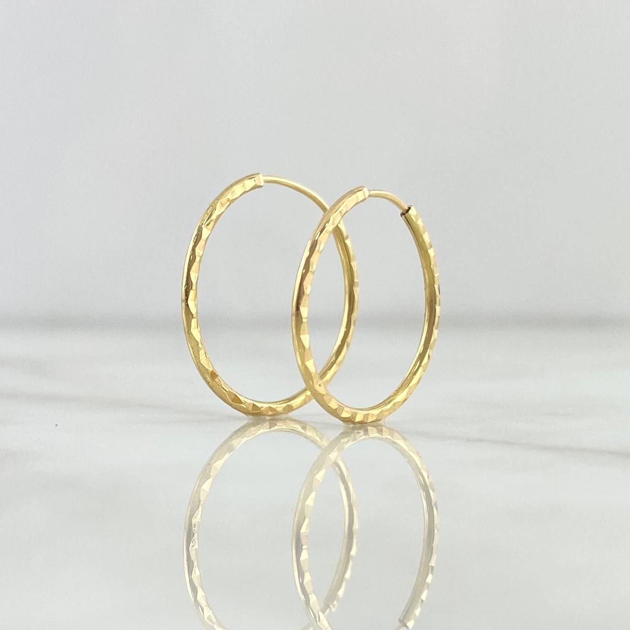 Candongas Aro Rayado 1.25gr / 2.2cm / Oro Amarillo 18K