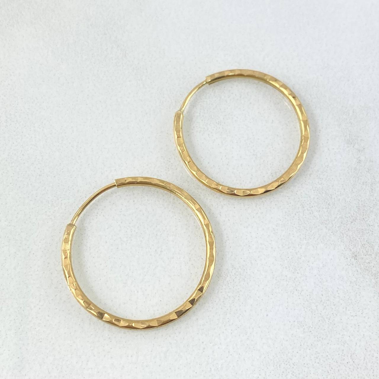 Candongas Aro Rayado 0.9gr / 3/4 in / Oro Amarillo 18K ©