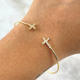 Pulso Abrazo Cruces 4.9gr / 18cm / 2mm Circones Blancos Oro Amarillo *