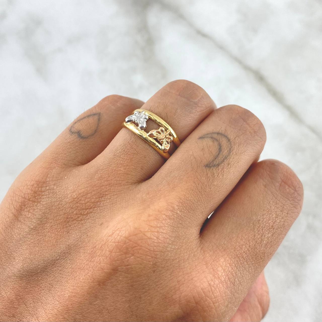 Double Line Butterfly Ring 1.9gr / Size 7 1/4 / Three Golds