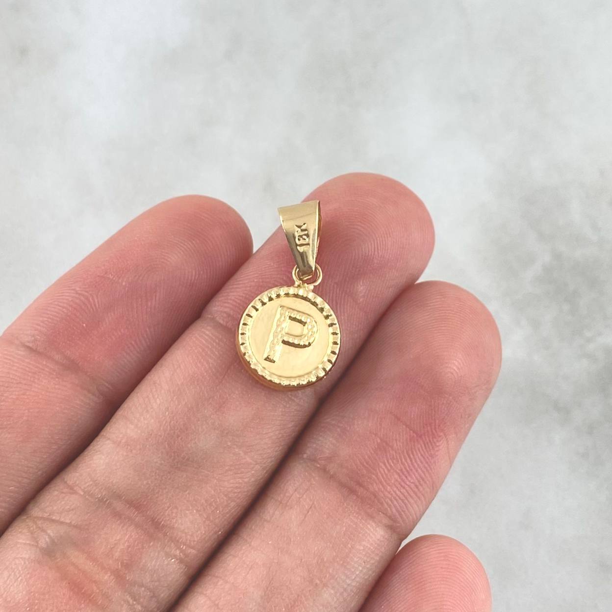 Pendant Letter P 0.6gr / 2cm / Yellow Gold Bordered Circle