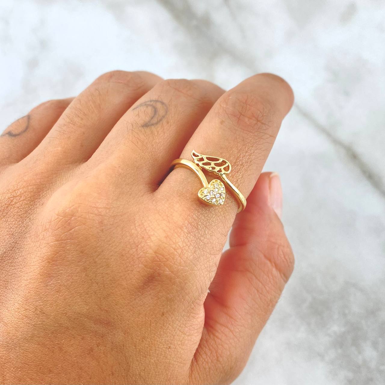 Winged Heart Ring 2.25gr / Size 7 3/4 / White Zircons Yellow Gold ©