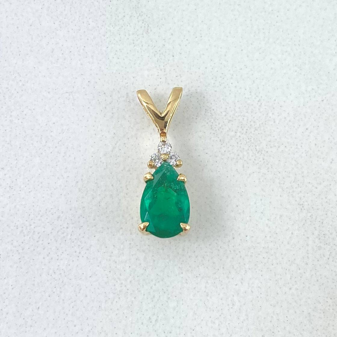 Pendant Tri Drop 0.75gr / 1.6cm / Emeralds 0.73pts - White Diamonds 0.04pts 18K Yellow Gold (Jewel) ©
