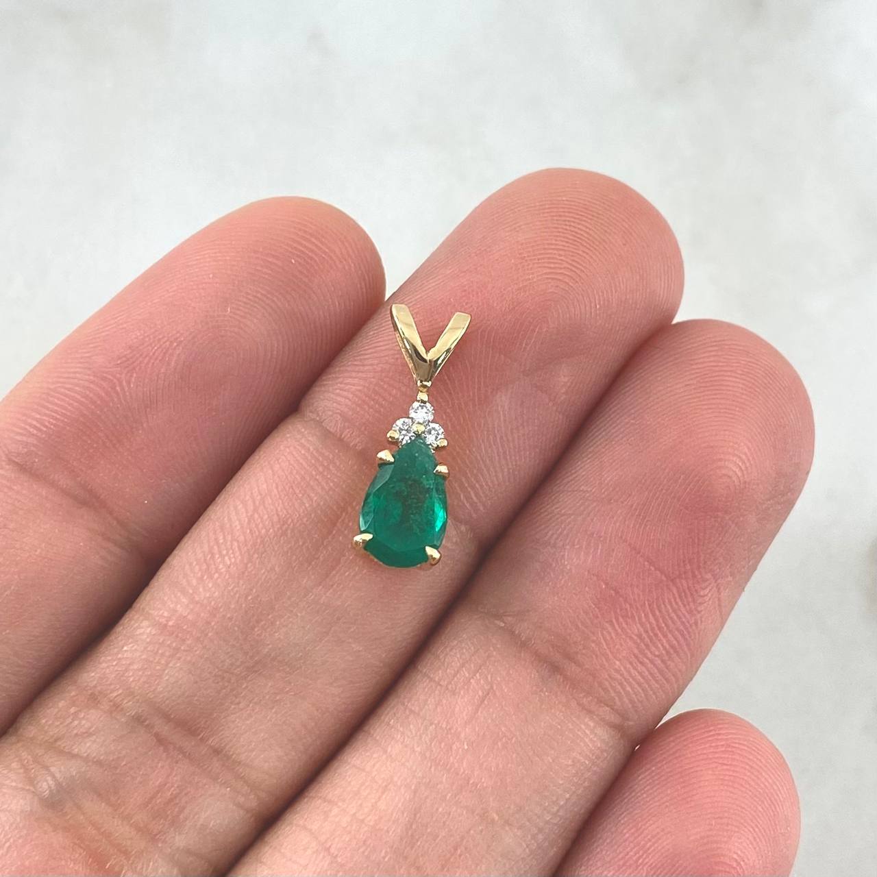 Pendant Tri Drop 0.75gr / 1.6cm / Emeralds 0.73pts - White Diamonds 0.04pts 18K Yellow Gold (Jewel) ©