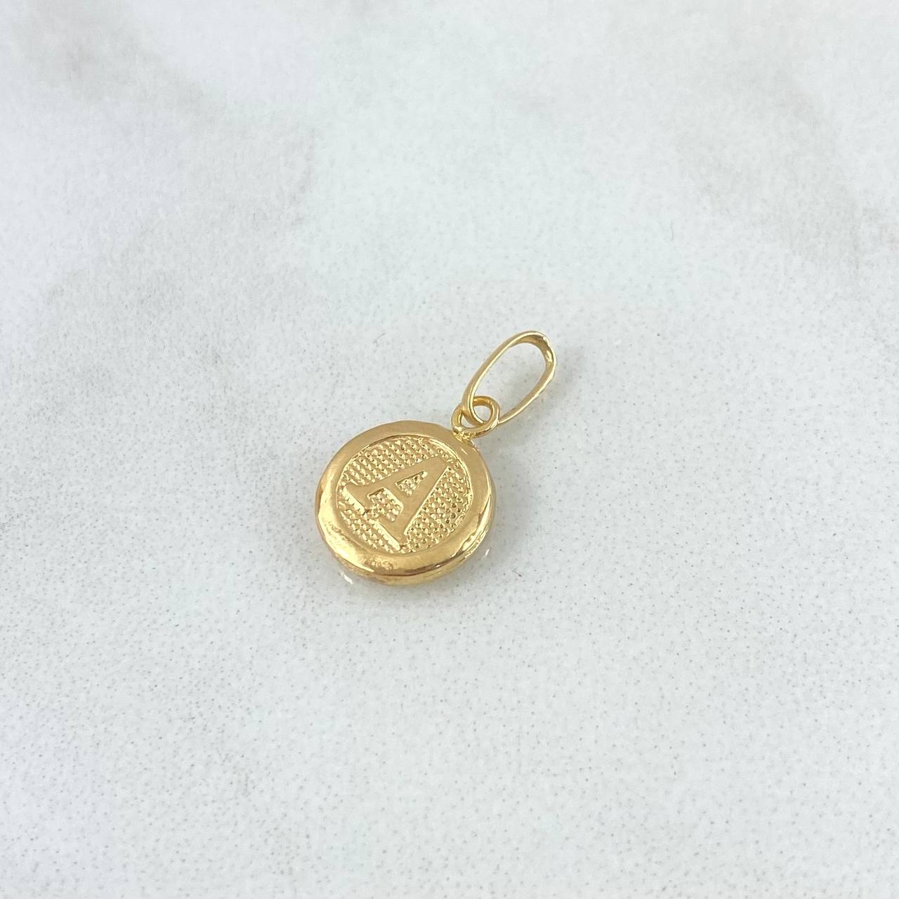 Dije Letra A 0.45gr / 1.6cm / Circulo Texturizado Oro Amarillo 18K