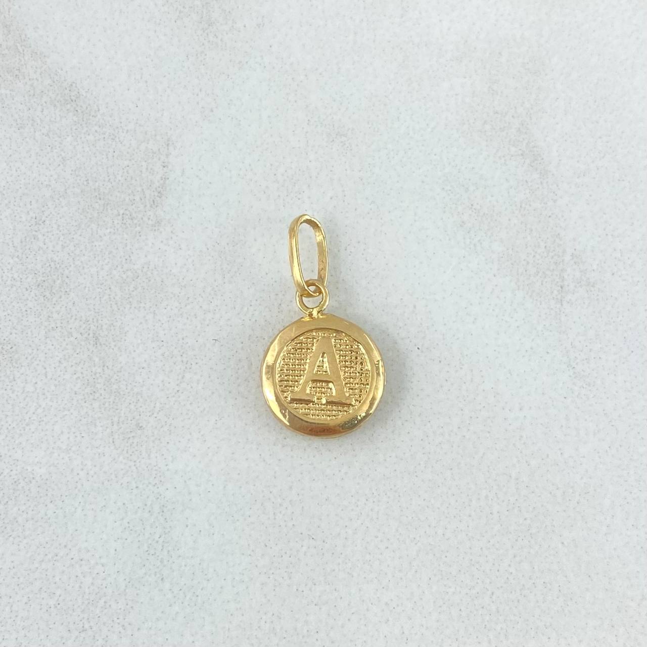 Dije Letra A 0.45gr / 1.6cm / Circulo Texturizado Oro Amarillo 18K